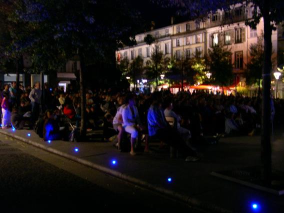  Cinéma by night, place de la Victoire